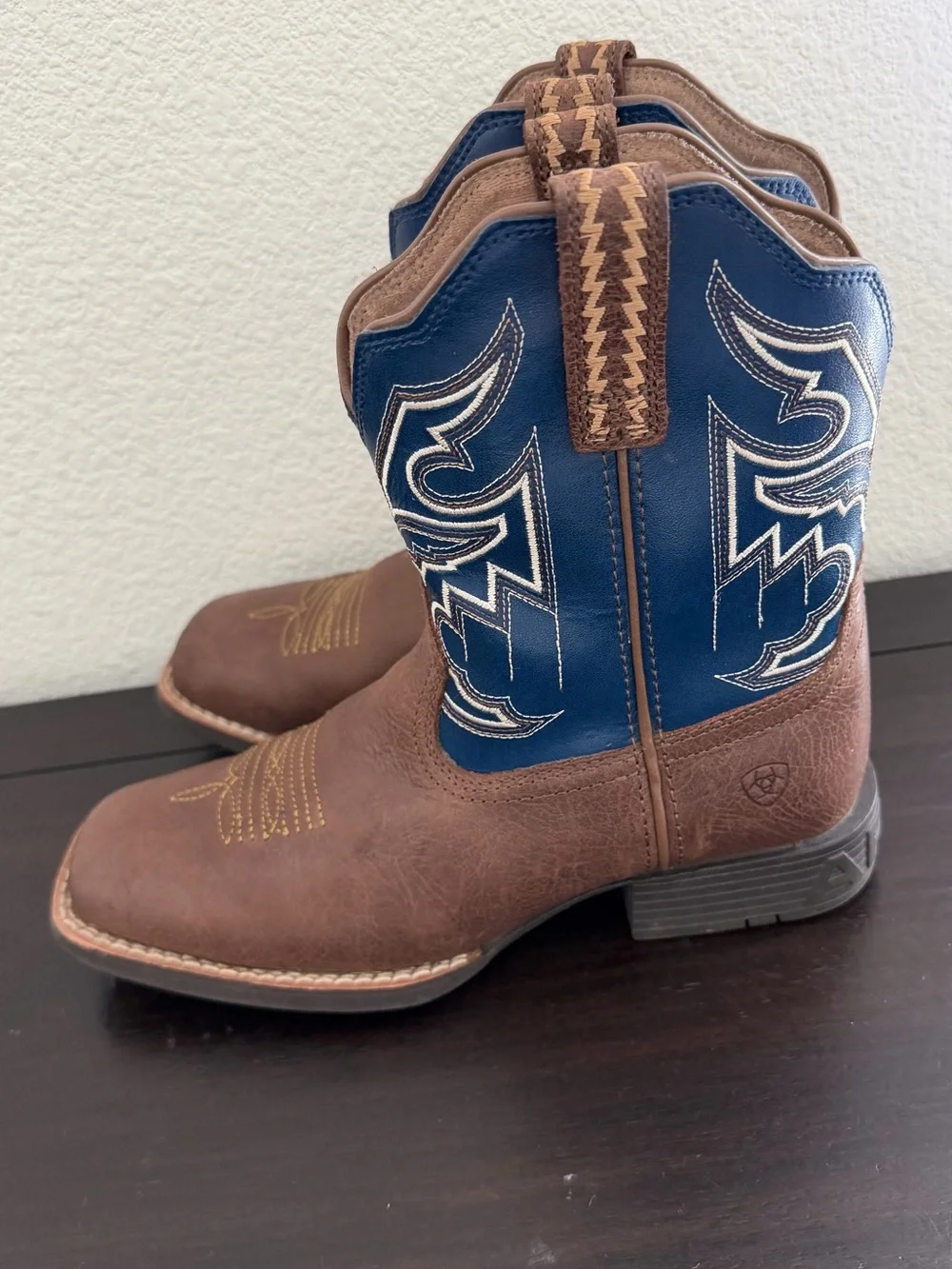 Ariat Kids Sorting Pen Leather Cowboy Boots with Blue Embroidered Shaft Size 3